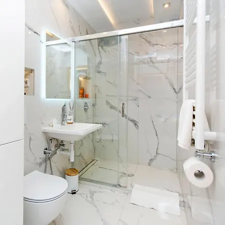 Marina 102 - Old Town 55m2 格但斯克